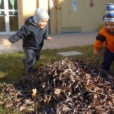 08 un cuscino morbido su cui saltare.JPG